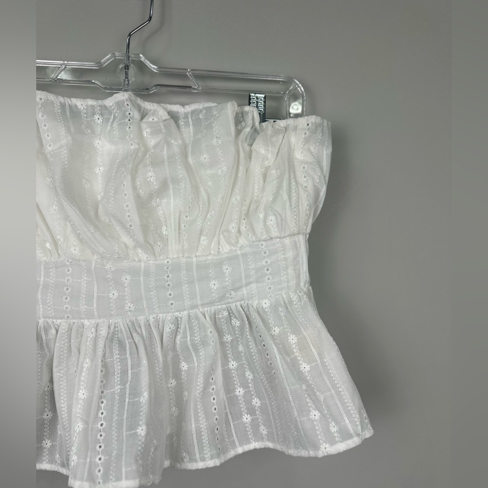 Thirty thirty LA White Eyelet Ruffle Crop Top Medium - Picture 4 of 9